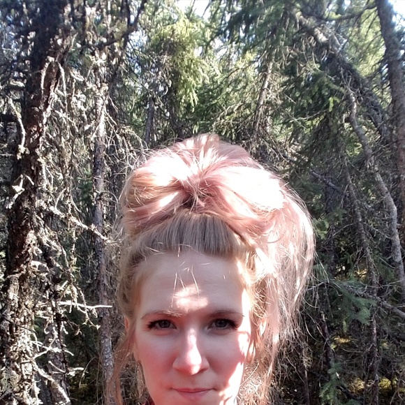 Meet your Posher, Kaitlin - Picture 1 of 1